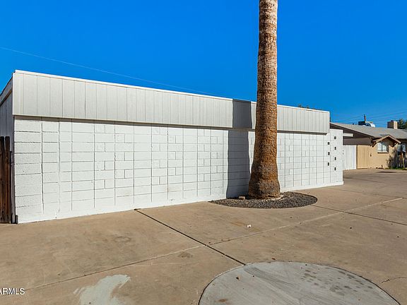4th image of 3120 W SURREY Avenue