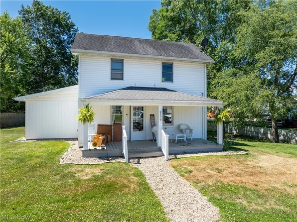 2176 Pine St SE, East Sparta, OH 44626