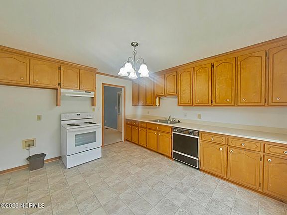 4th image of 2527 Old English Lane