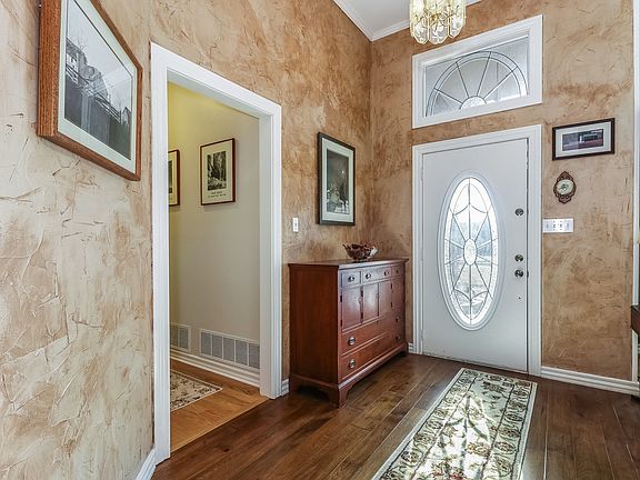 3rd image of 7 Trailridge Dr