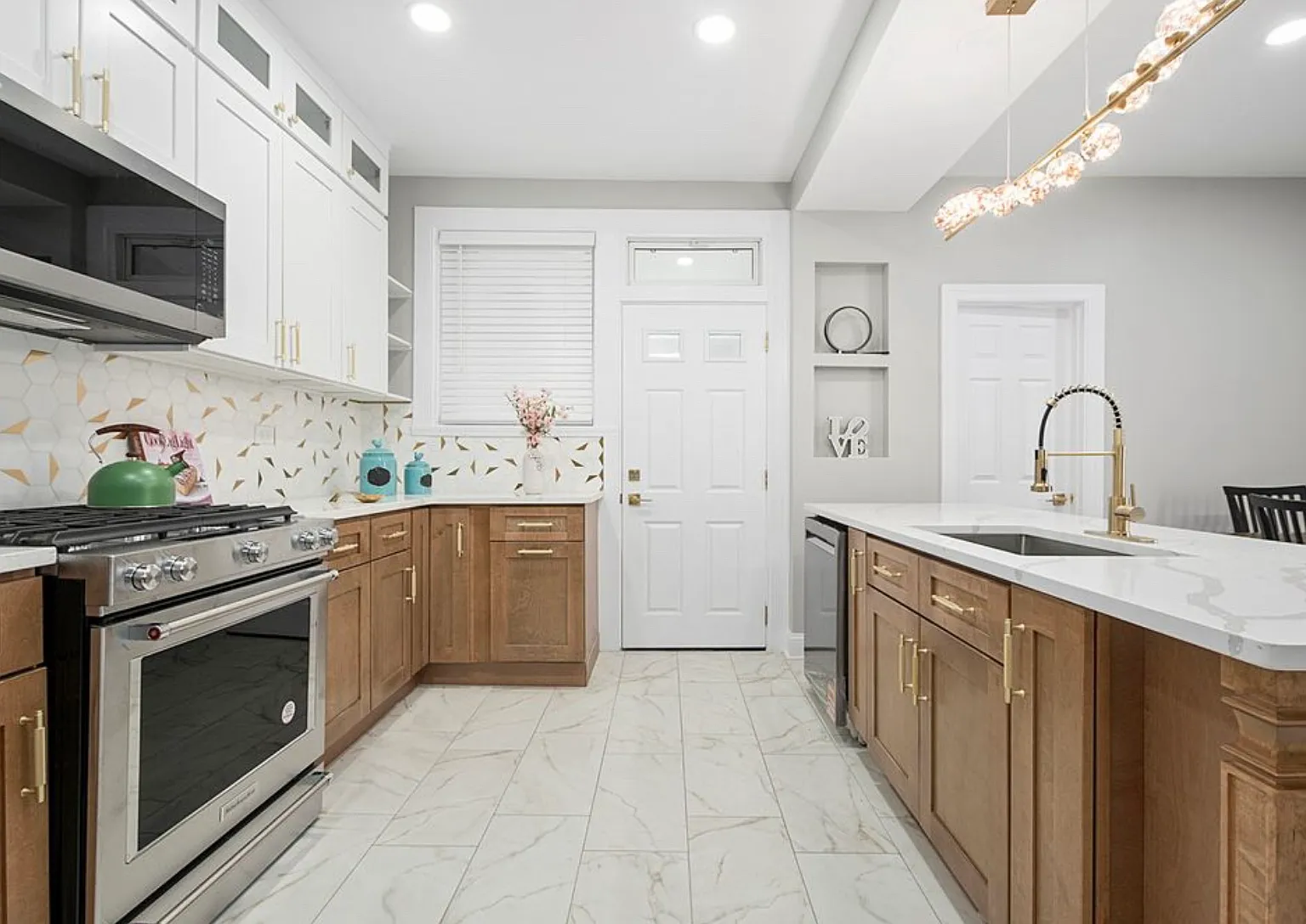2 bed, 1335 sqft, $3,295 — Photo 4