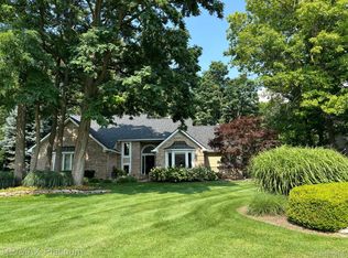 4355 Oak Pointe Dr, Brighton, MI