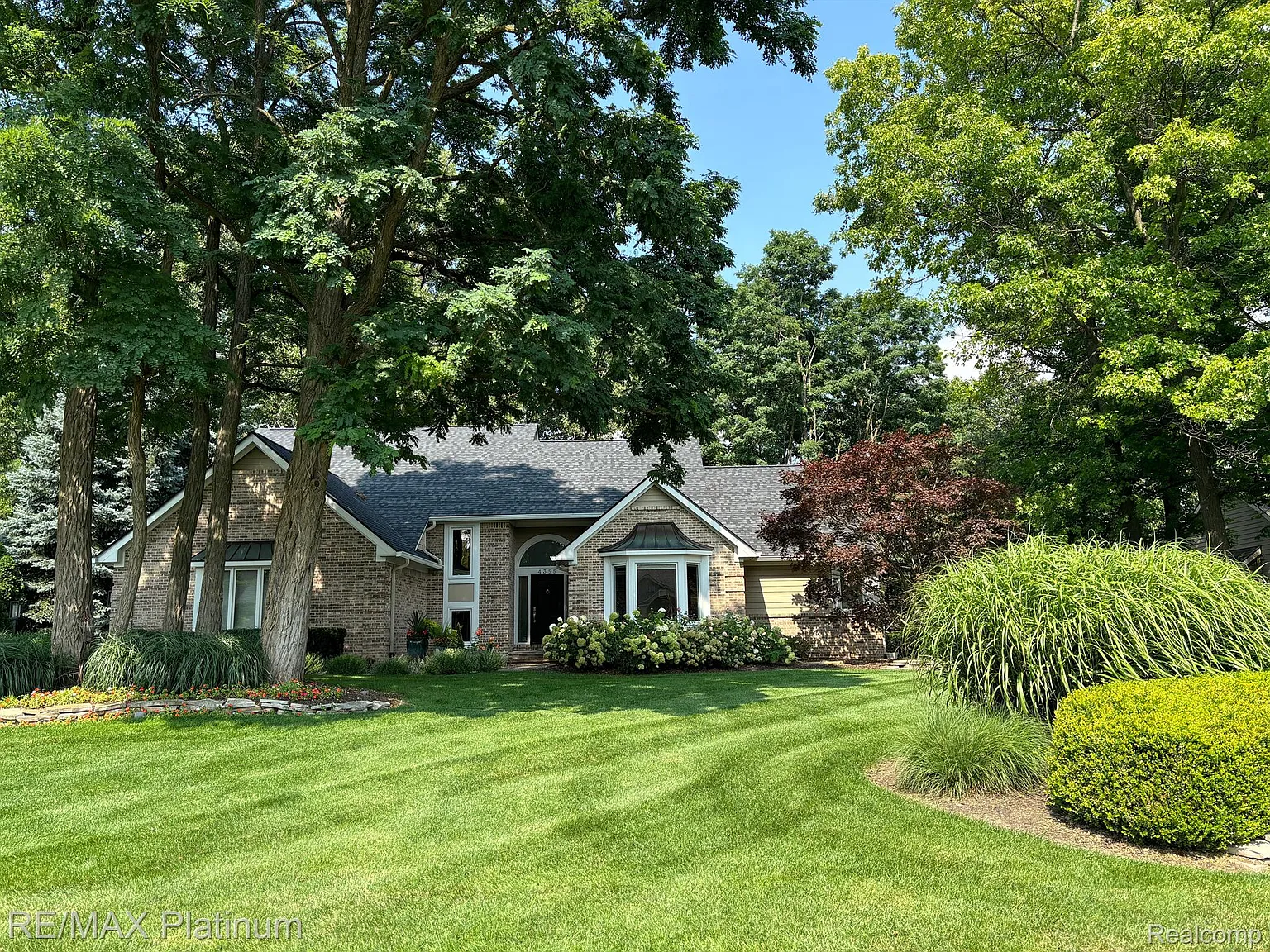 4355 Oak Pointe Dr photo 1