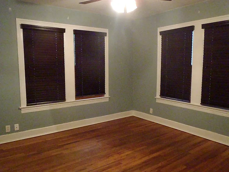 4709 Avenue H — Photo 10