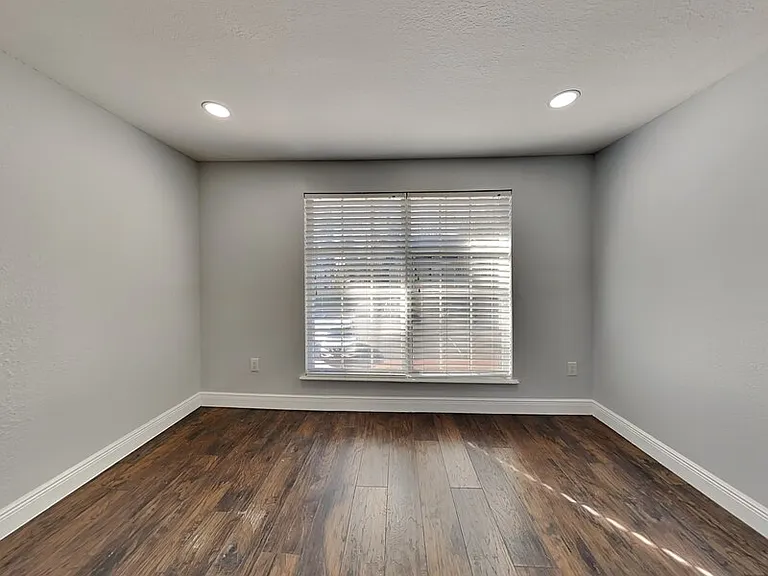 3979 Versailles Dr — Photo 11