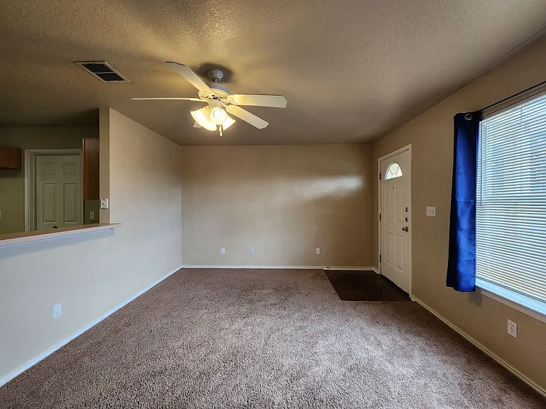 1013 Misty Acres Dr — Photo 4