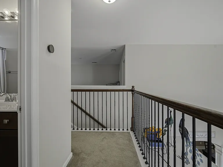 225 Urbano Ln — Photo 37
