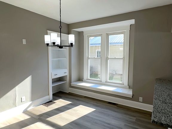 5th image of 403 W Washington St