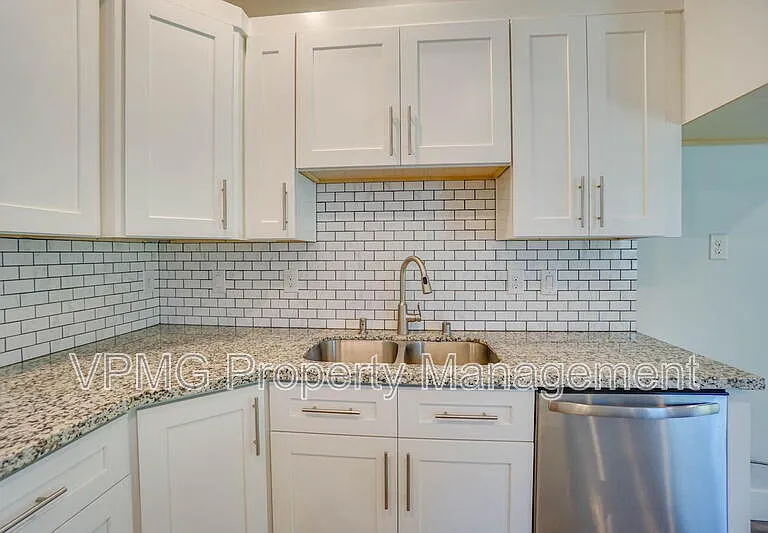 10703 NE 70th St #1 — Photo 12