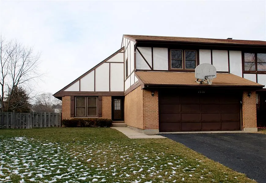 1551 Brandywyn Ct N photo 1