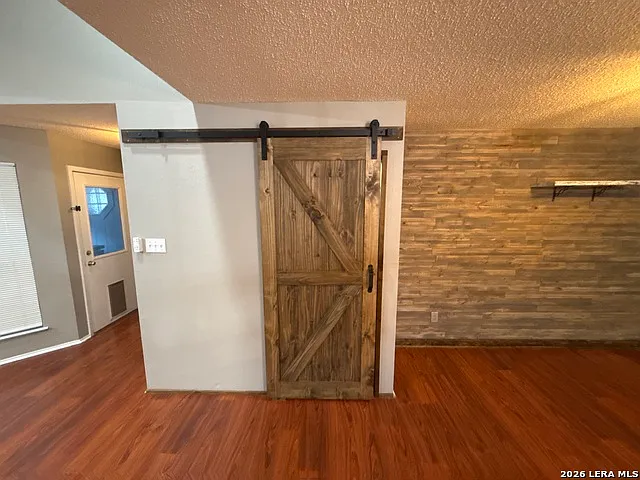 3 bed, 2.0 bath, 1768 sqft, $2,200 — Photo 3