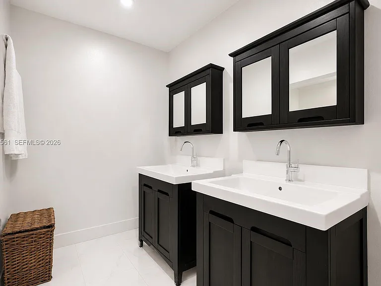 2220 NE 204th St — Photo 19