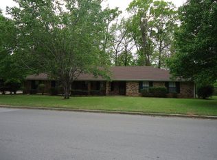 200 Pinehurst St, Vicksburg, MS 39180