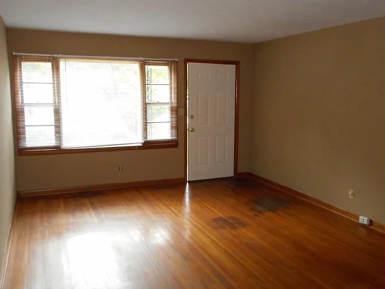 1515 S Barnes Ave — Photo 4
