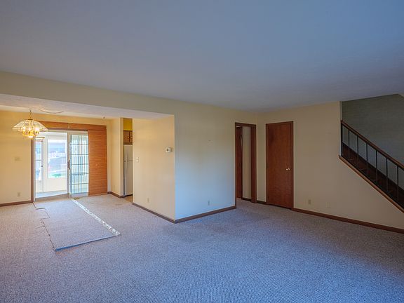 4th image of 2204 Roselawn Dr