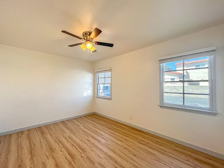 5919-5925 Crenshaw Blvd — Photo 11