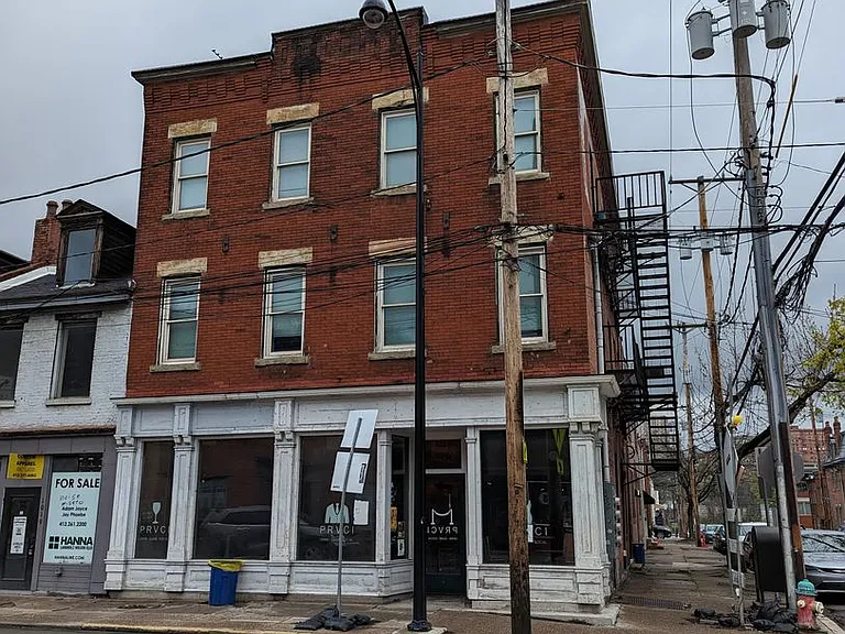 1021 East Carson Street — Photo 3