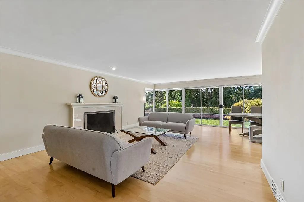 Peek-A-Boo View in Bellevue - 3 Bedroom + Studio 1 Bed Living - 4 bedrooms — Photo 3