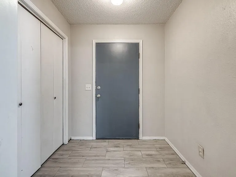 523 N Robin Way — Photo 6