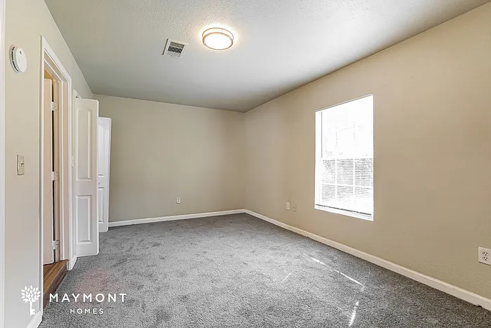 1009 Danube St — Photo 8