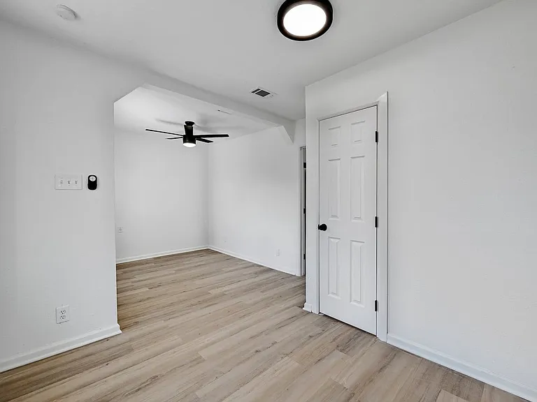 2305 Longview St — Photo 15