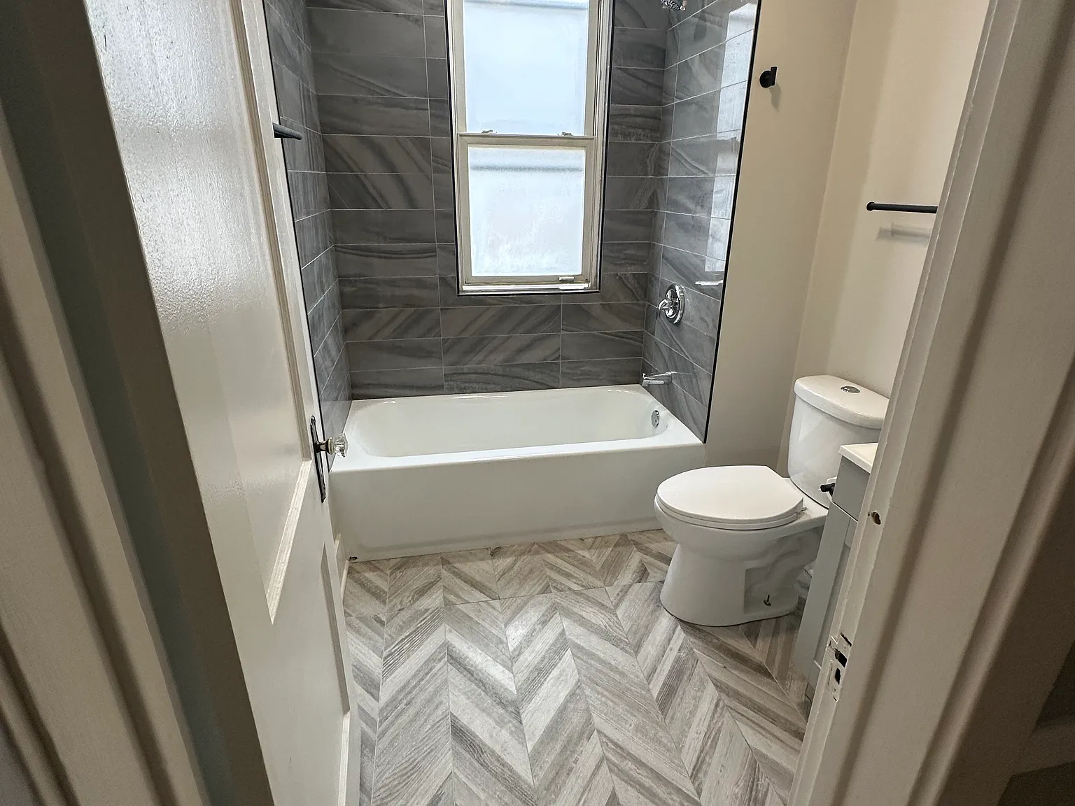 2 bed, 1100 sqft, $1,800 — Photo 3