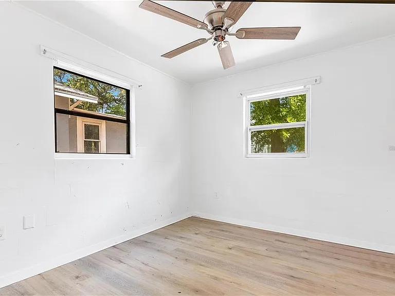 1029 Colyer St — Photo 12