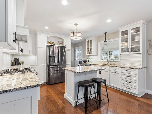 3rd image of 3930 N Waggoner Rd