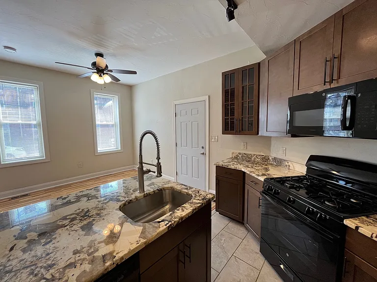 100 S 22nd St #2 — Photo 3
