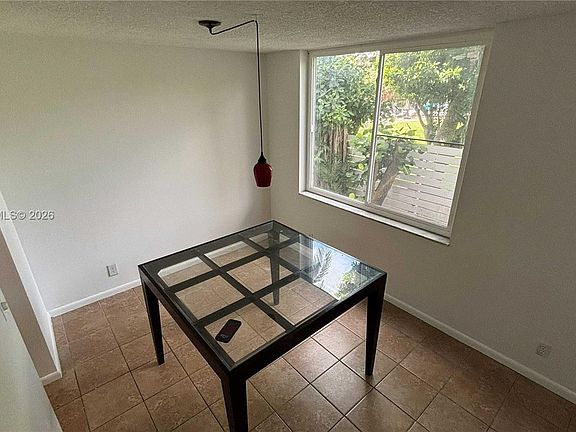 4th image of 3257 NE 13th St APT 101