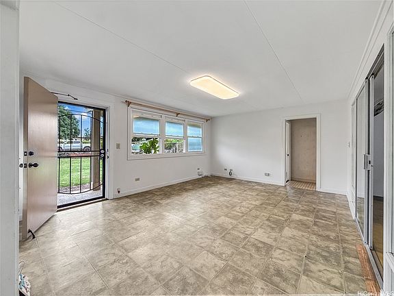 3rd image of 226 Elelupe Rd