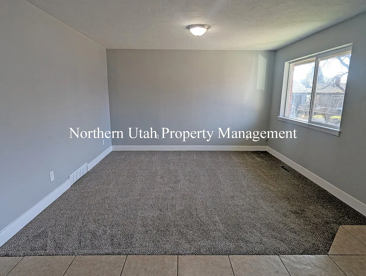 Building Photo - 2056 Gramercy Ave