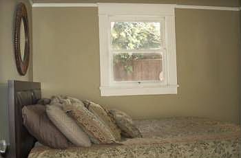 3rd image of 1139 Meade Ave