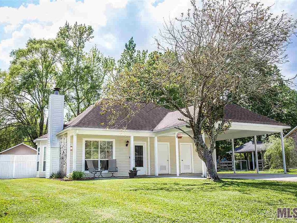 1st image of 18069 Wood Haven Dr