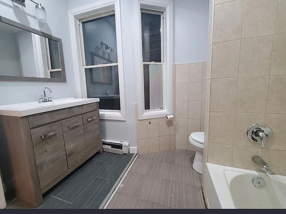 5th image of 486 Mercer St APT 1