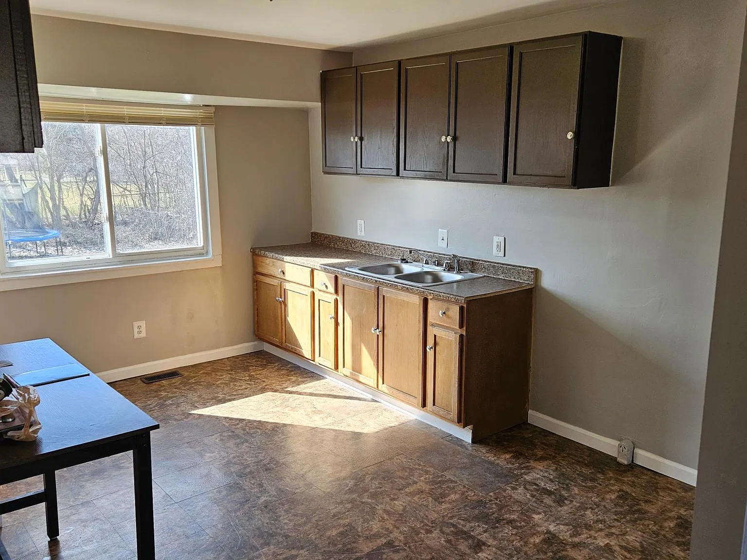 4 bed, 1.5 bath, 1170 sqft, $1,600 — Photo 2