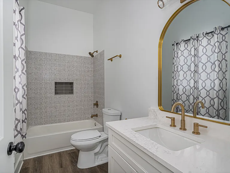 637 E Anderson St — Photo 10
