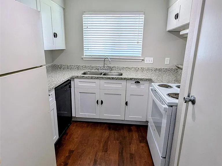 7661 Fallbrook Dr #7661 — Photo 5