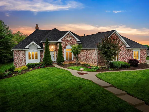 52 Moorings Dr, Lake Saint Louis, MO 63367