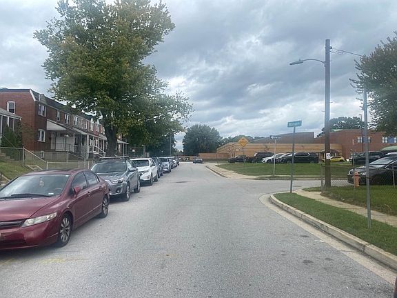 Exterior Neighborhood (street photo)