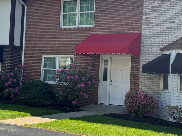 164 Woodstone Ln, New Kensington, PA 15068