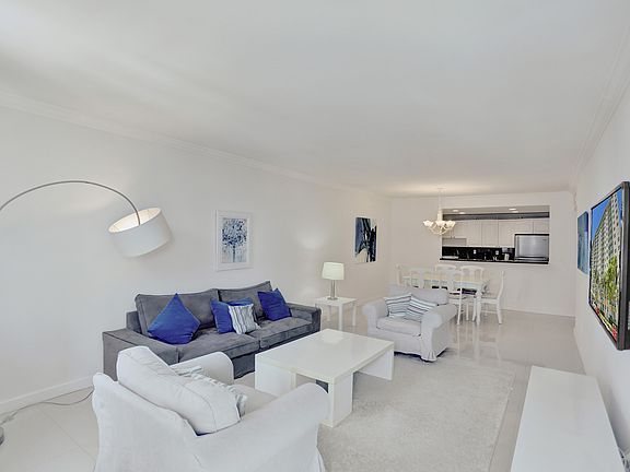 4th image of 19390 Collins Ave APT 1114