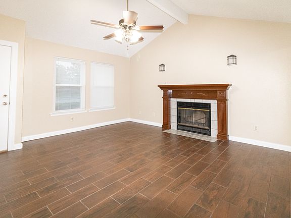 3rd image of 704 Plum St