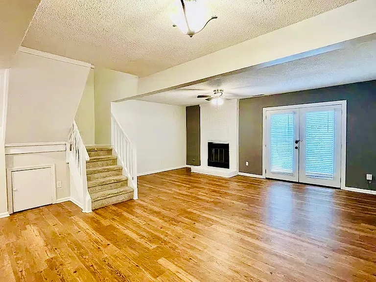 319 Riverwalk Cir — Photo 6