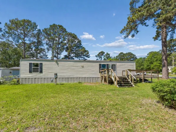 152 E Oak Shadows, Onalaska, TX 77360