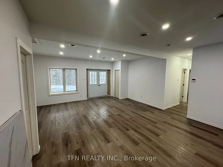385 Gables Rd — Photo 5