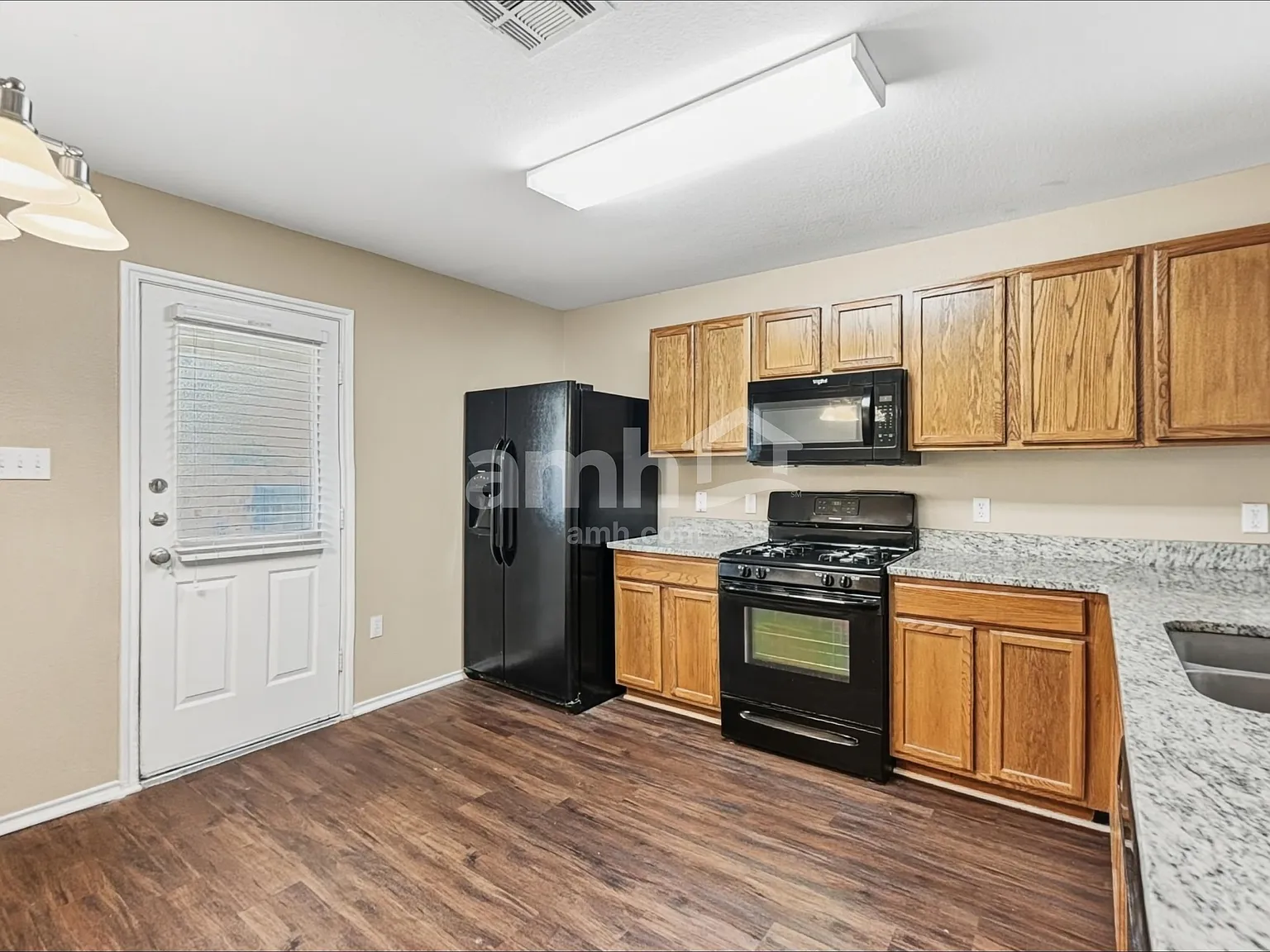 3 bed, 2.0 bath, 1425 sqft, $1,795 — Photo 3