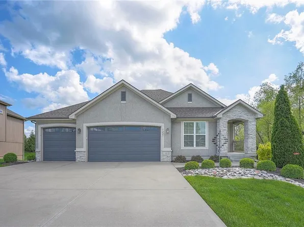1227 Buckingham Ct, Raymore, MO 64083