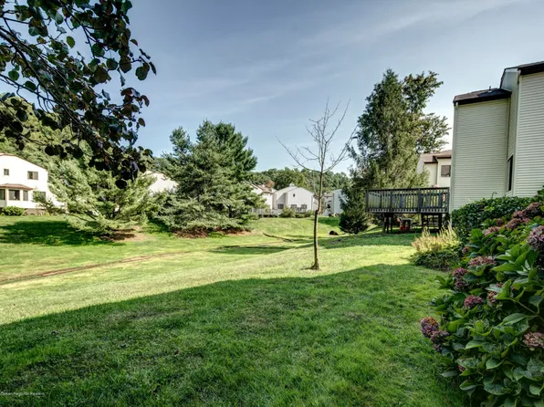 18 Pennybrook Ln, Middletown, NJ 07748