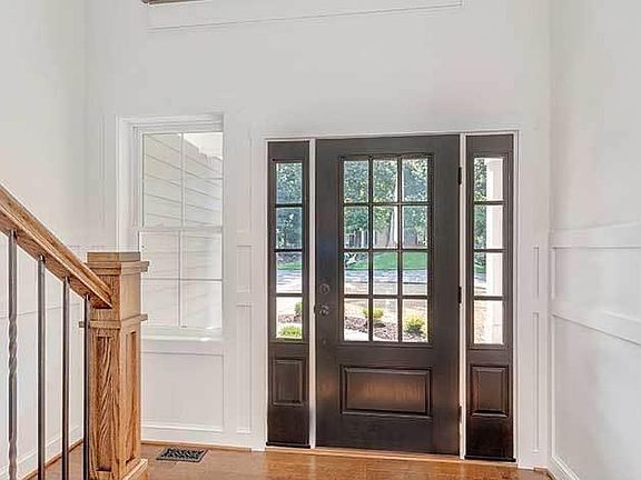 3rd image of 17 Gallery Cir